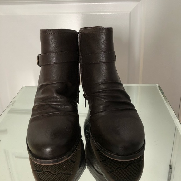 Brown leather ankle boots - Picture 2 of 2